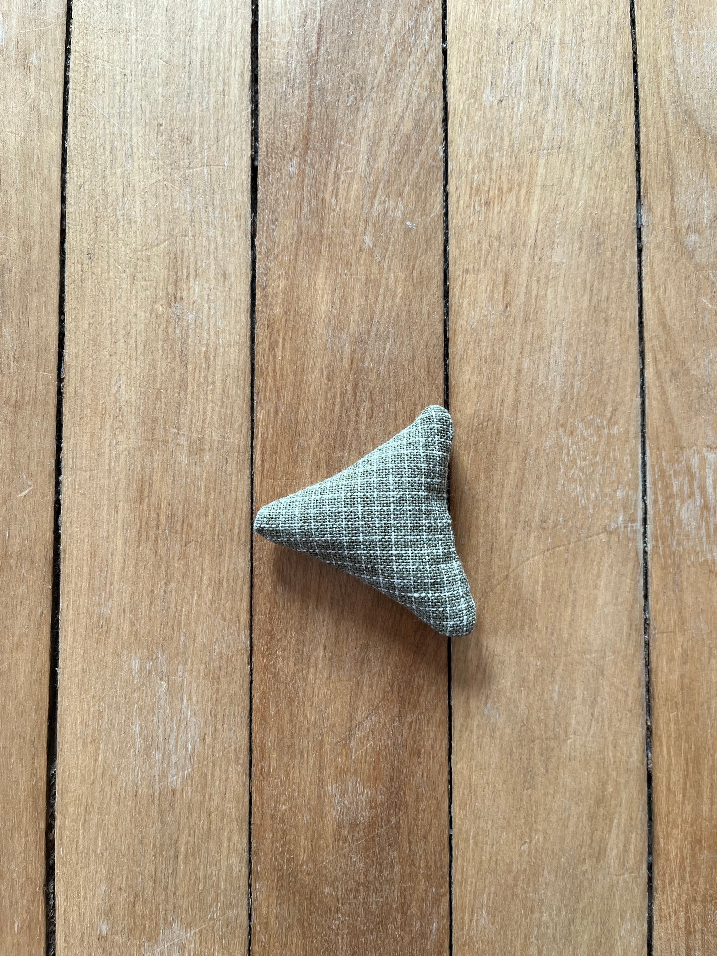 green plaid triangle catnip toy